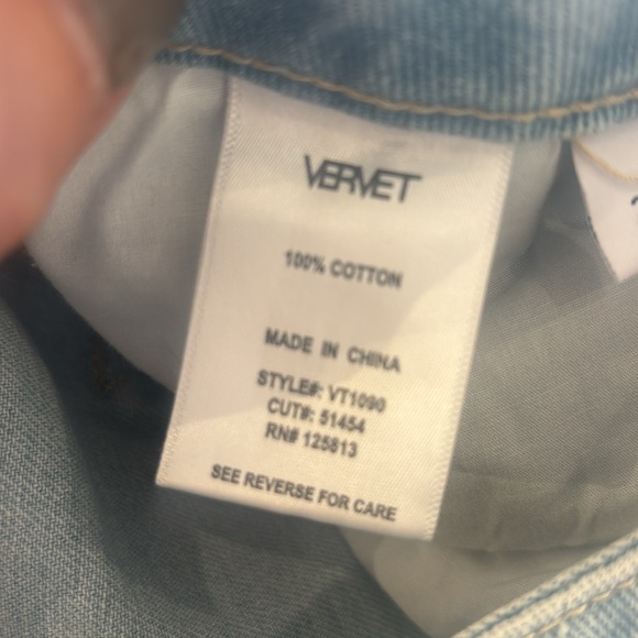 Vervet NWT High Rise Light Wash Distressed Straight Jeans, 100% Cotton - Picture 7 of 9